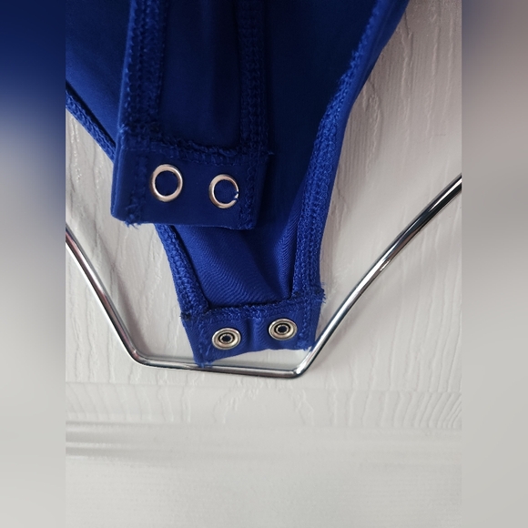 EXPRESS V Neck Body Contour Bodysuit - Picture 8 of 9